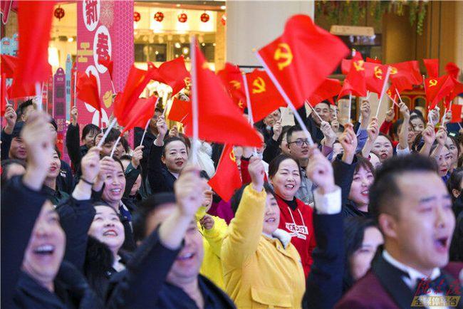 买完新手机就给它套个保护壳，厂商费尽心思做出的手感不是白瞎了吗？